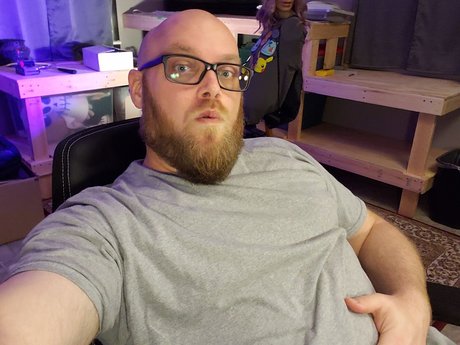 DadBodHerz model hd photo