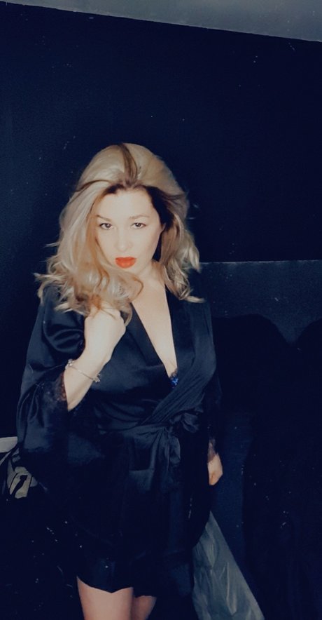 Excuseme miss sexy actress pic