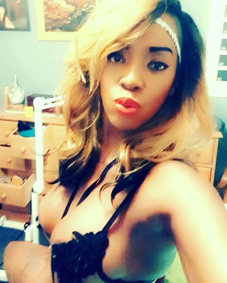 Dawn carter model hd images