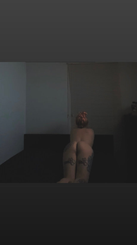 Pinkhairedbitch model porn archive