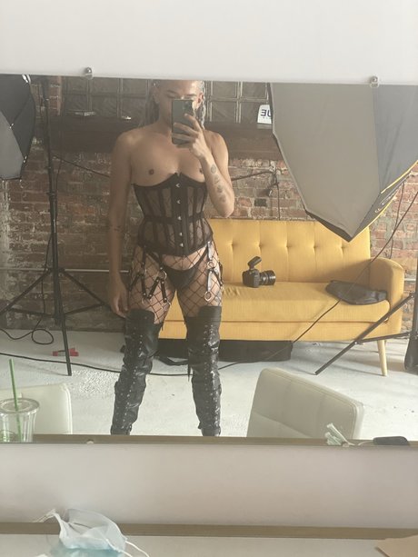 Pussy Sweet Like Honey model perfect img