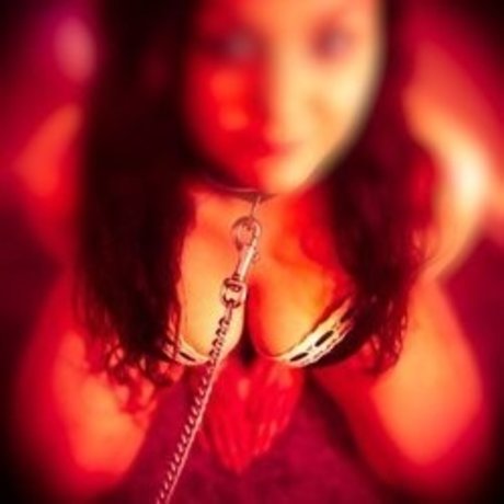 PhoenixInChains xxx actress image