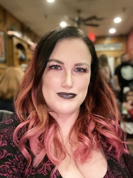 Phoenix Del Fuego art star pic