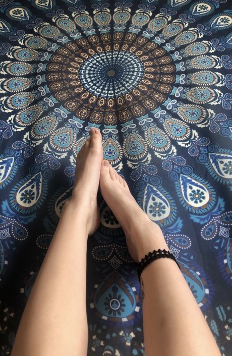 petitpied model xxx image