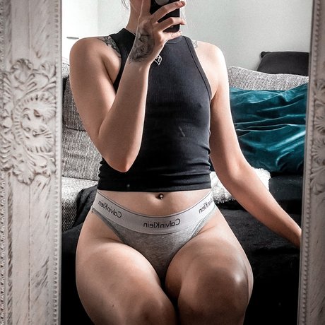 petitejenss nude star pic