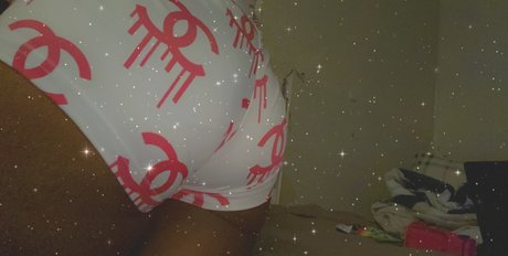 PetiteChclte naked pornstar photo