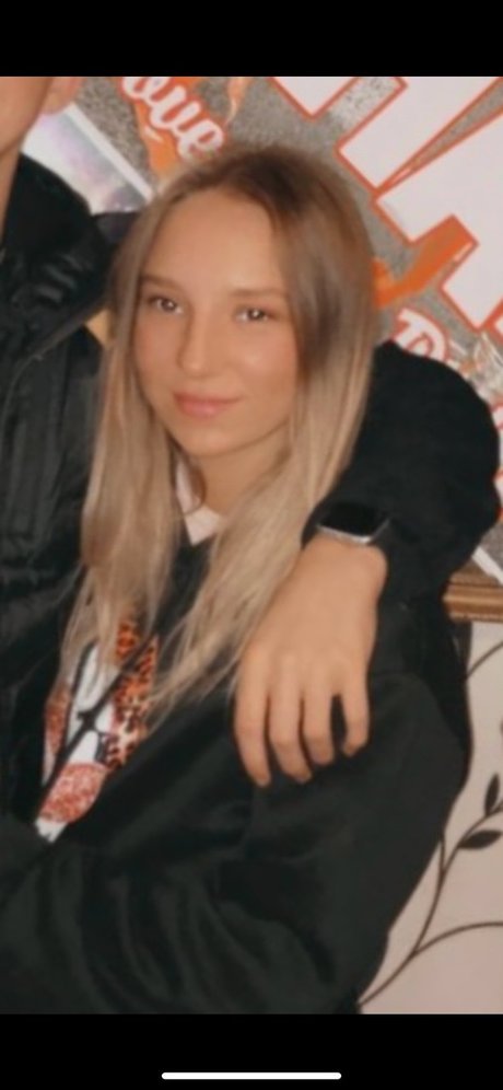 18 years old_ model naked photo