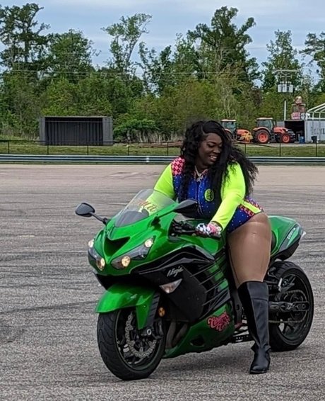 GlammAzhon sex pornstar photo