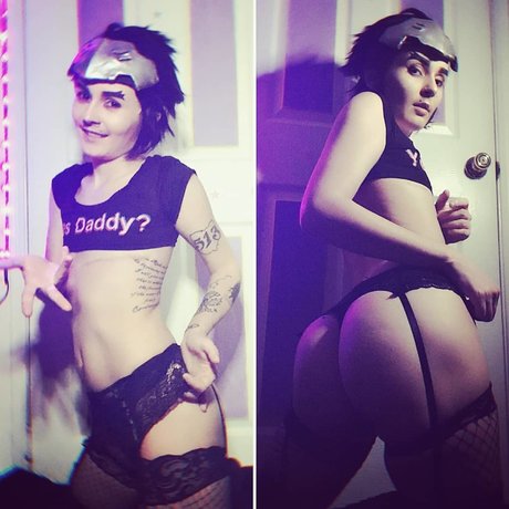 Arin erotic model photo