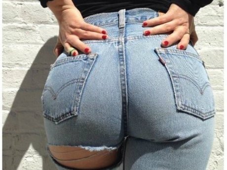 Azulina erotic model photo