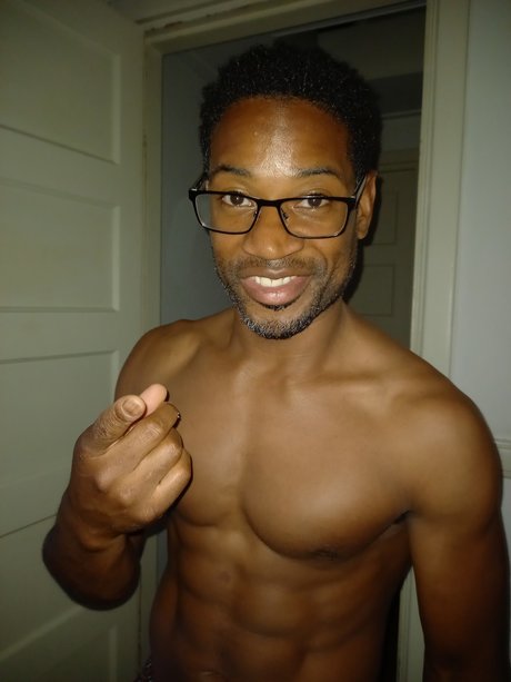 Dark Shark sexy actress picture