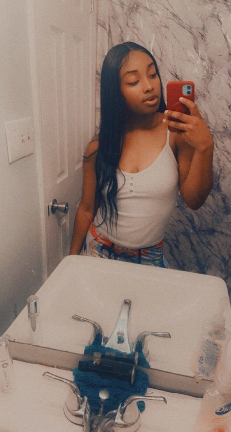 Sneakypeaks pornstar nice picture