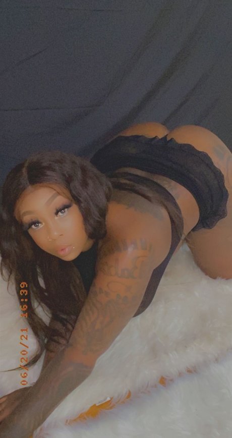 Dark N Lovely Savage model sexy picture