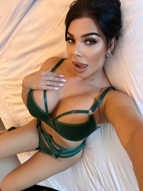 _Platinum Cindy_ star erotic photo