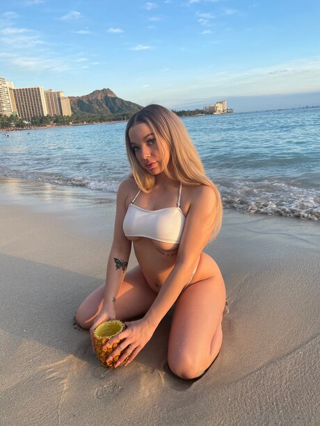 CIERRA SKY star nude photos