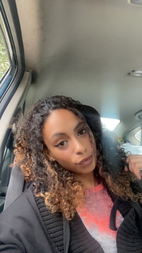 chels beautiful model img