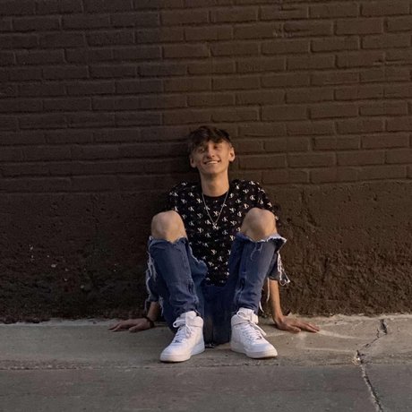 Tristan Selland star naked img