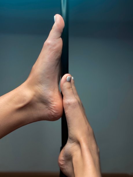 prettyfeets hot star image