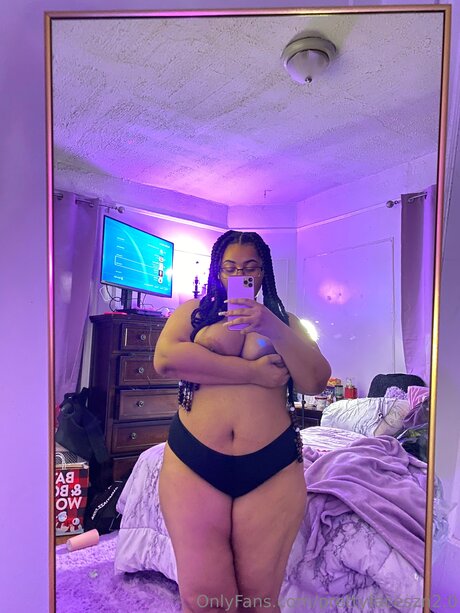 PrettyFaceSzn Naomi Nash star perfect img