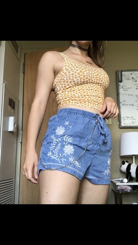 Cori Pine top model pictures