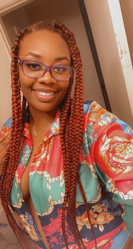 Ms PrettiFeet perfect pornstar image