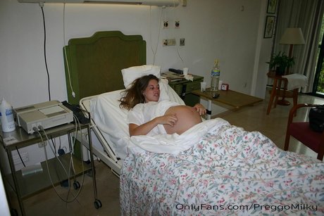 Emily your pregnant neighbor_ beautiful actress photos