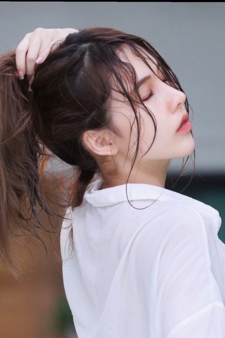 Nong Praew pretty model gallery