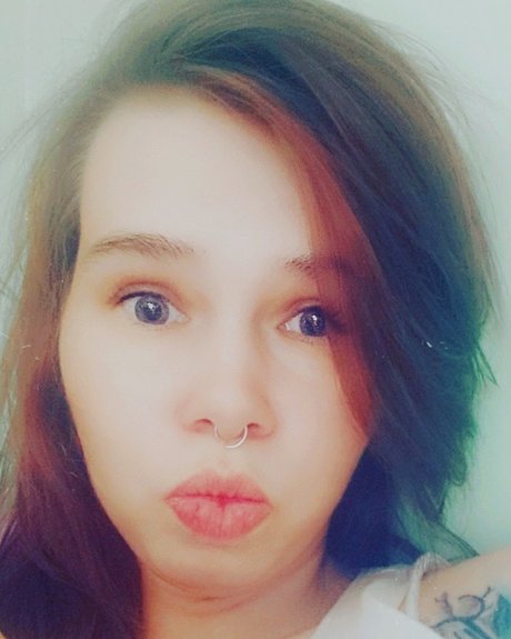 Poppy avlon pretty star photos