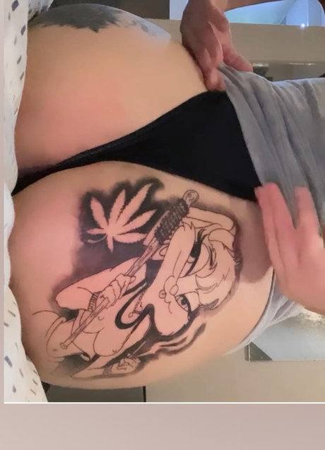 pollypockettt_ model pretty photo