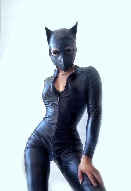 Poison Lips adult model pic