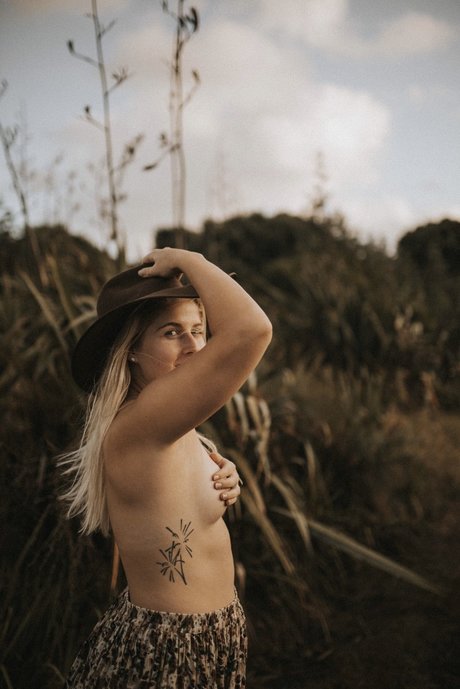 Poison Ivy_ model nude photo