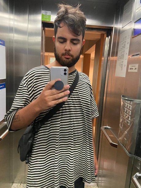 PodereonFree best model photo