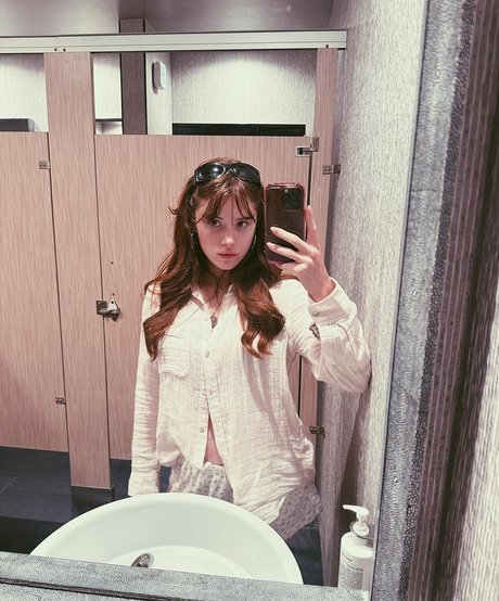 Violet Brinson high quality pornstar photos