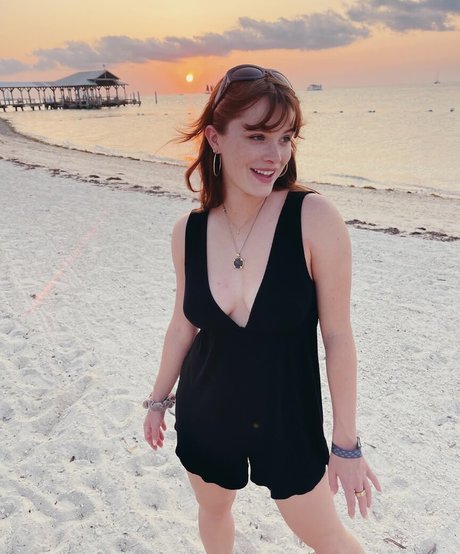 Violet Brinson sexy pornstar img