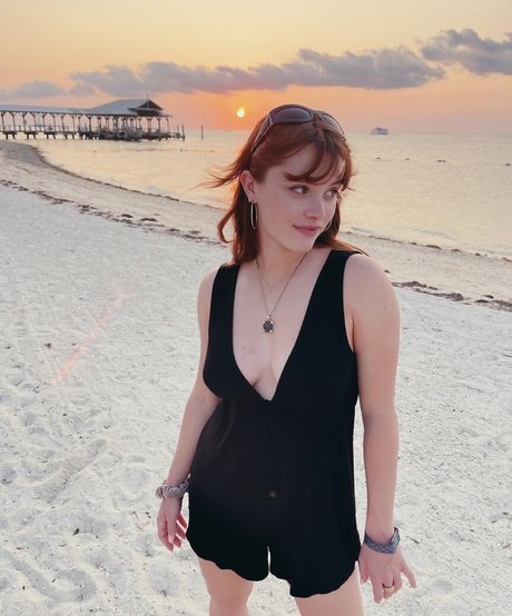 Violet Brinson art model pictures