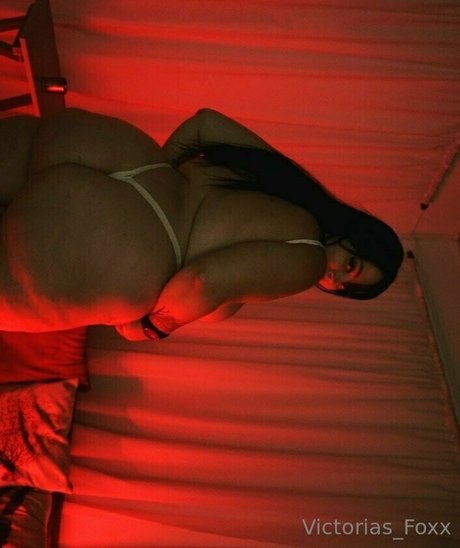 bu1terfly naked model images