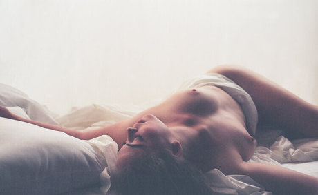 Grcechrisxo model naked picture