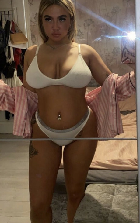 Caoimhe Moreland xxx model galleries