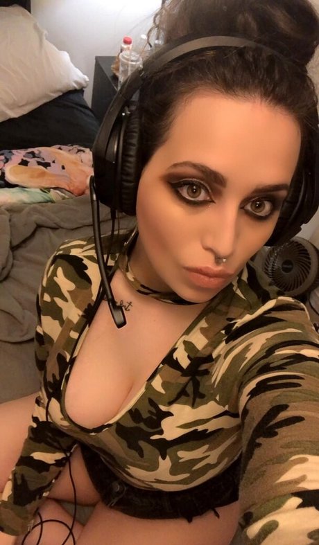 DaniLou naked actress picture