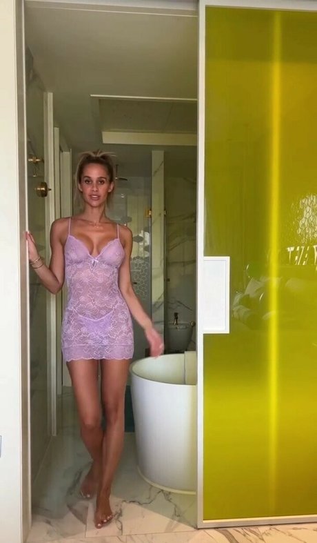 Emily Shakarji sexy model archive