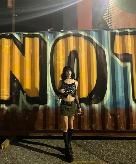 Cherry Darling pornstar hd img