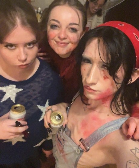 Cherry Darling model naked img