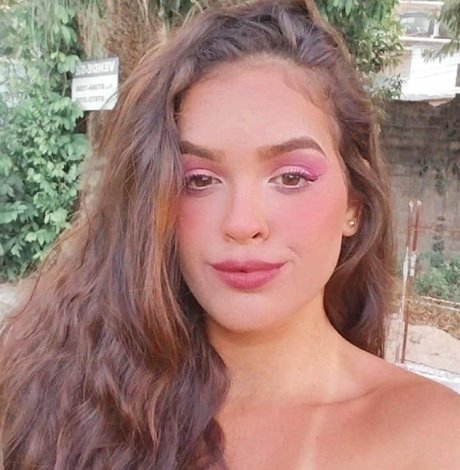 Izabelly Linhares adult model picture