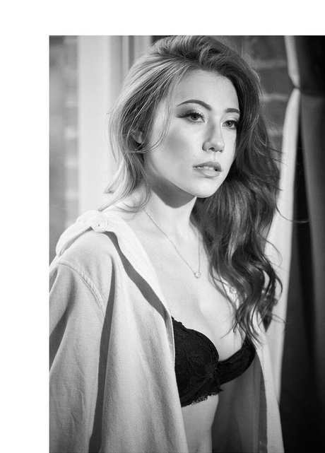 Sasha Emiri star adult photos