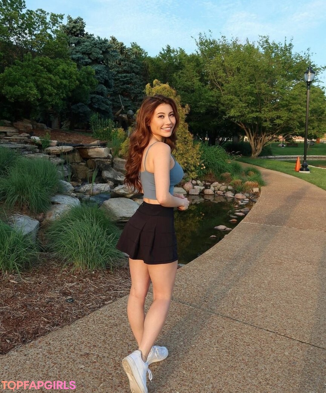 Sasha Emiri star hot picture