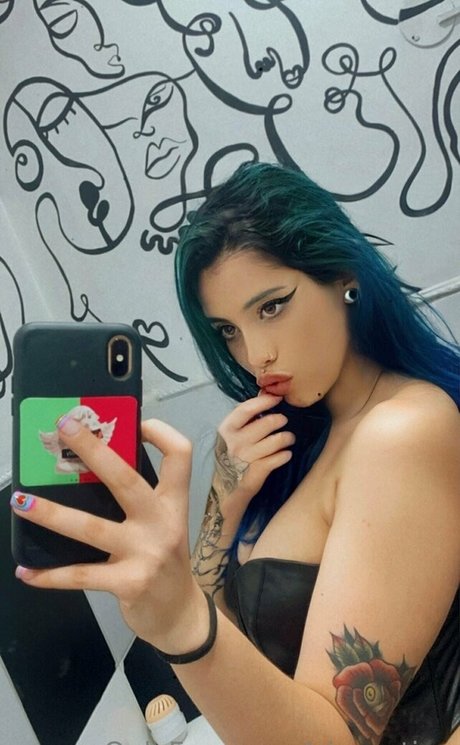 vicposting star naked photo