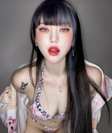 Naughty Rabbit star adult photos