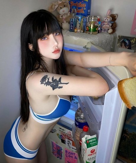 Naughty Rabbit xxx pornstar image