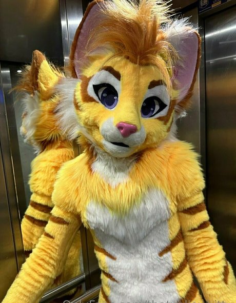 thatyellowkitty erotic model gallery