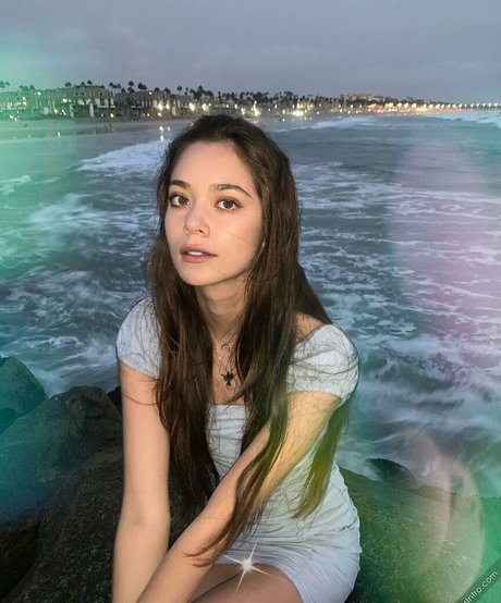 Melodi Flack nude star pics